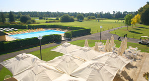 Dolce Chantilly hotel outdoor pool