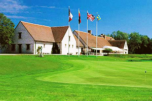 Les Bordes - Clubhouse, restaurant and bar