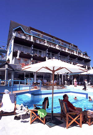 Le Diana's outdoor pool and sunny patio.