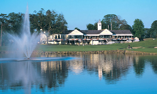 The 18th Green and Clubhouse
