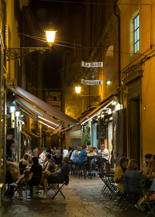 Bologna restaurants evening