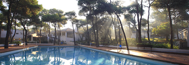 Riva dei Tessali swimming pool