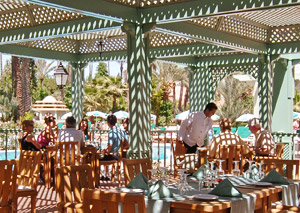 Kenzi Farah -  - Breakfast al fresco