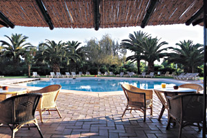 Dom Pedro Marina pool & patio