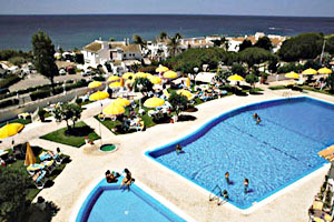 Dona Filipa's pool & sun terrace