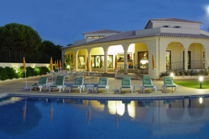 Pinus Ria pool & Reception