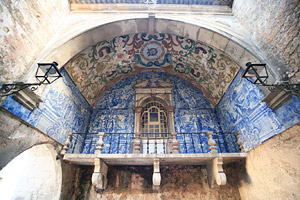 Obidos tiled arch