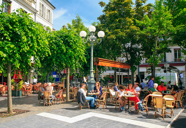 Fontainebleau cafes