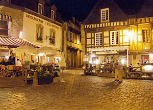 Auray town evening