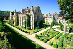 Abbaye les Vaux de Cernay****