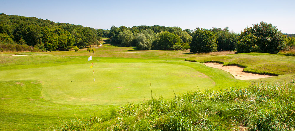 Forges les Bains golf course