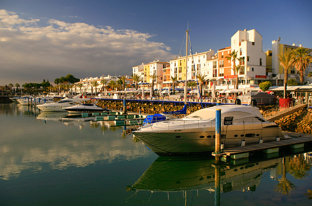 Vilamoura waterfront cafes