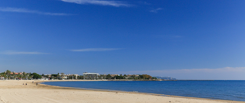 Port Cambrils beach