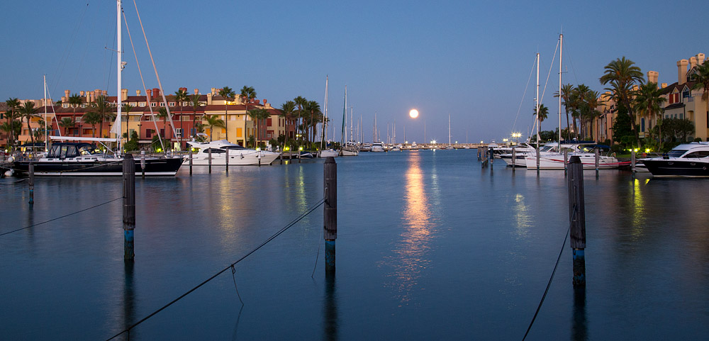 Sotogrande marina at night